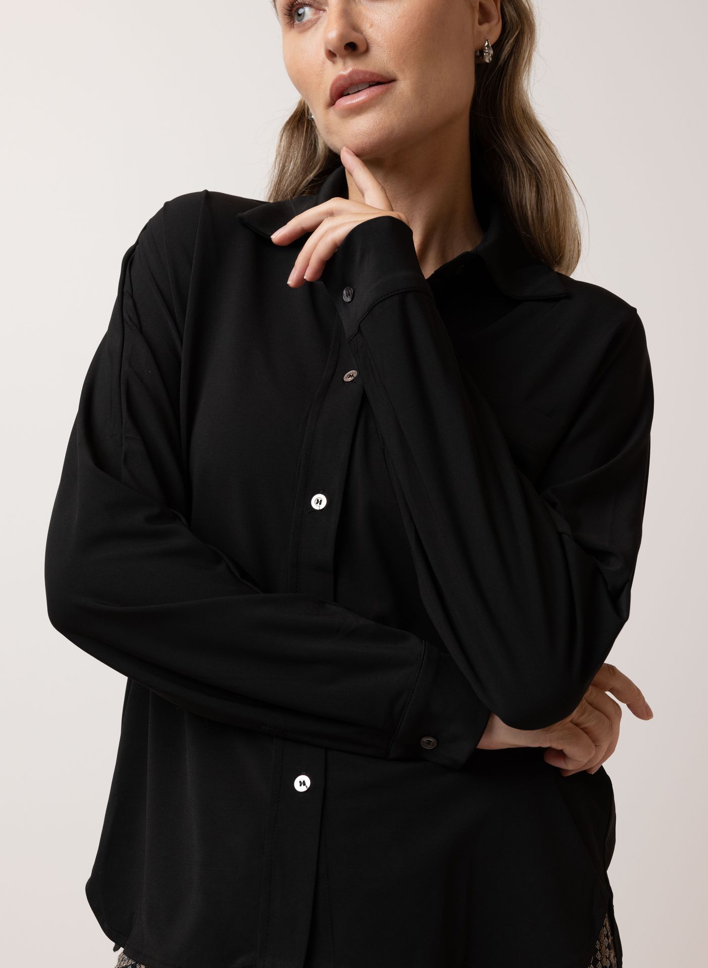 Norah Zwarte blouse travelstof black 215309-001