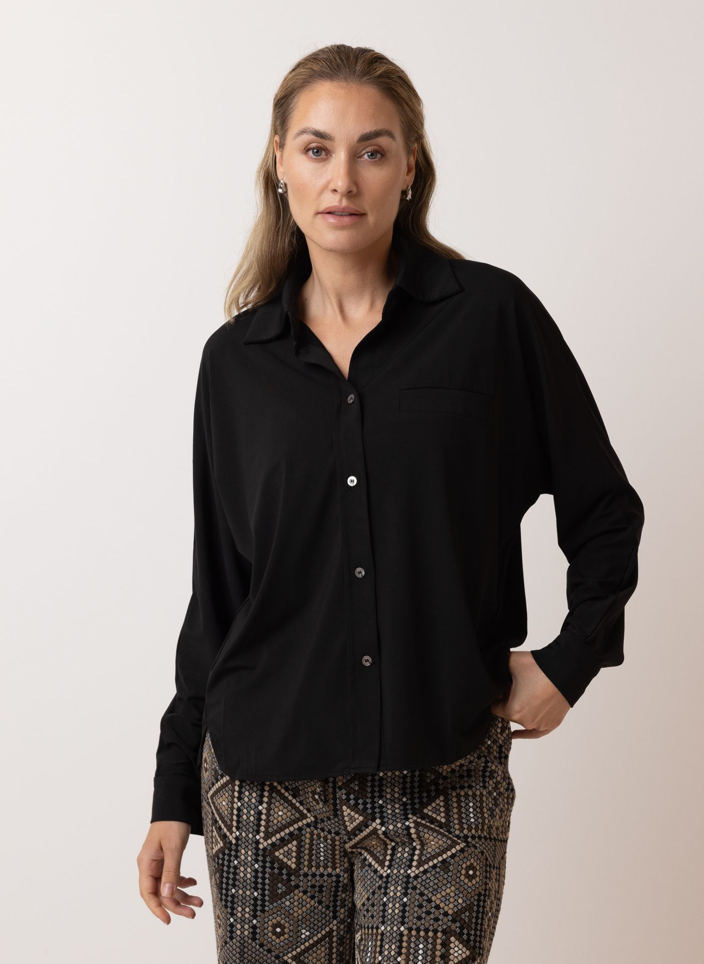 Norah Zwarte blouse travelstof black 215309-001